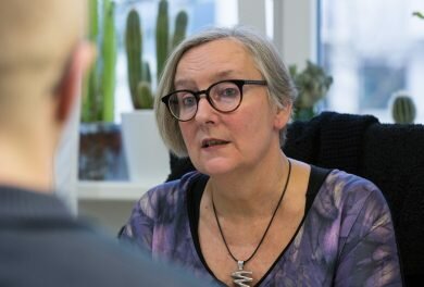 Gesprächssituation zwischen Petra Siegberg und einem Klienten.